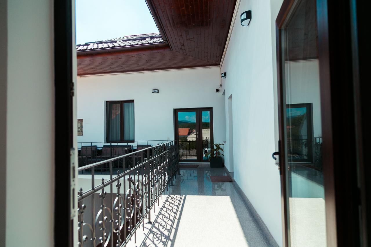 Elegant House Hotell Făgăraş Eksteriør bilde